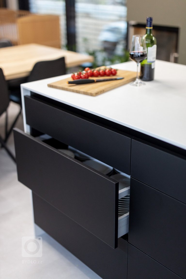 Investor nás oslovil&nbsp;s přáním navrhnout&nbsp;interiér&nbsp;pro&nbsp;novostavbu&nbsp;rodinného domu ve&nbsp;Starém Městě.&nbsp;Požadavkem mladého páru bylo…