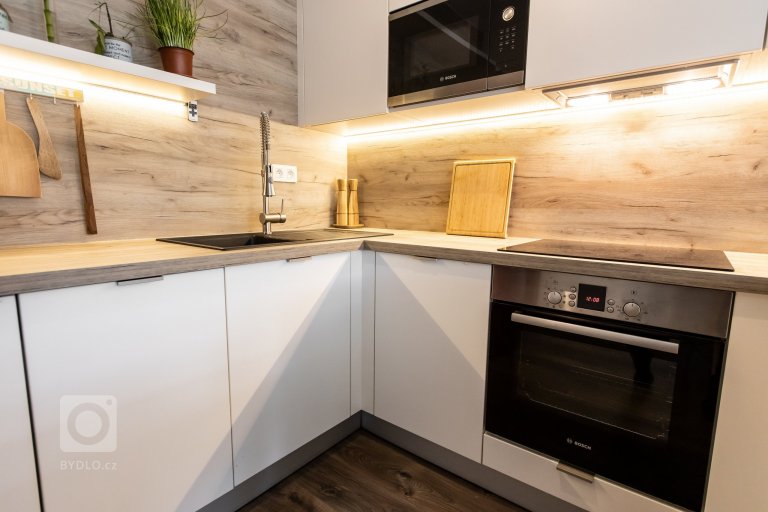 add picture to album