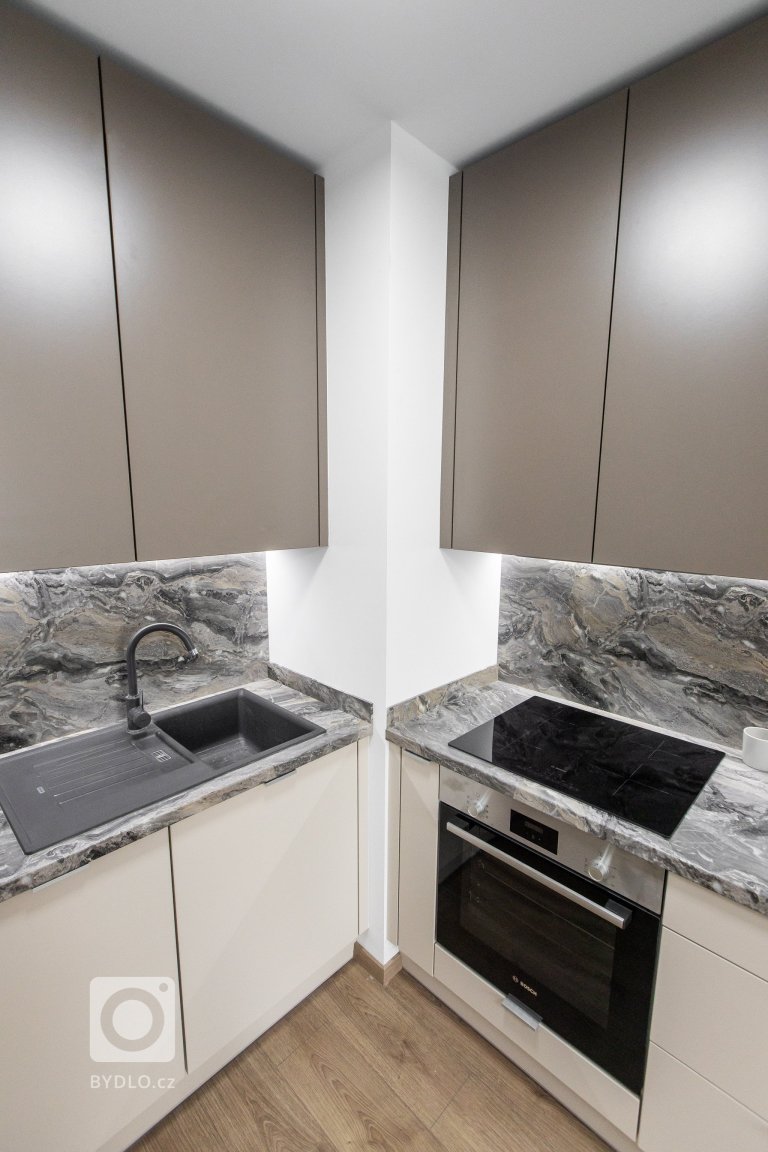 add picture to album