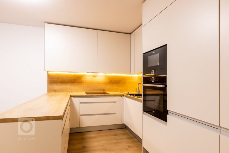 add picture to album