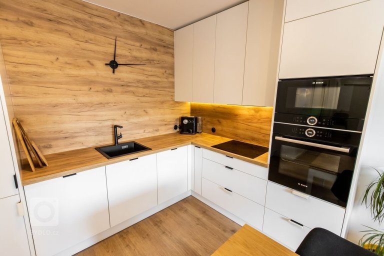 add picture to album