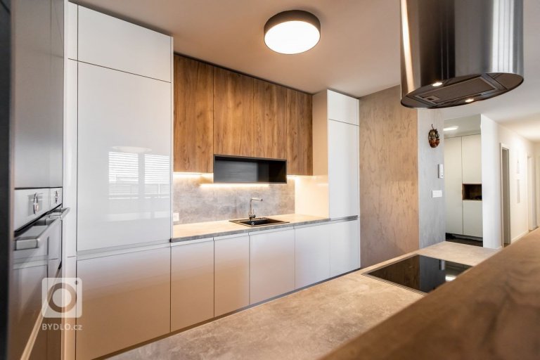 add picture to album