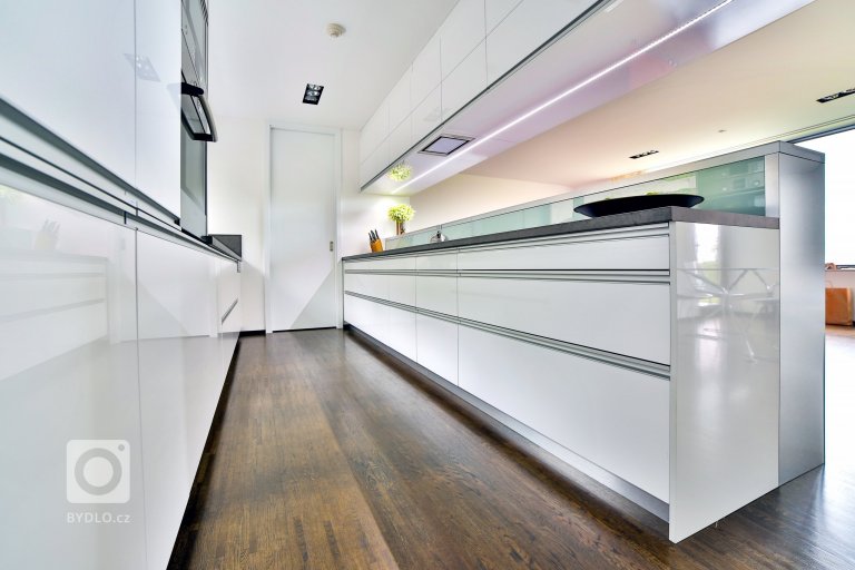 add picture to album