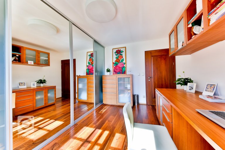 add picture to album