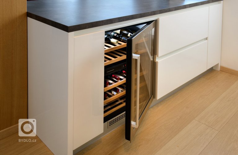 add picture to album