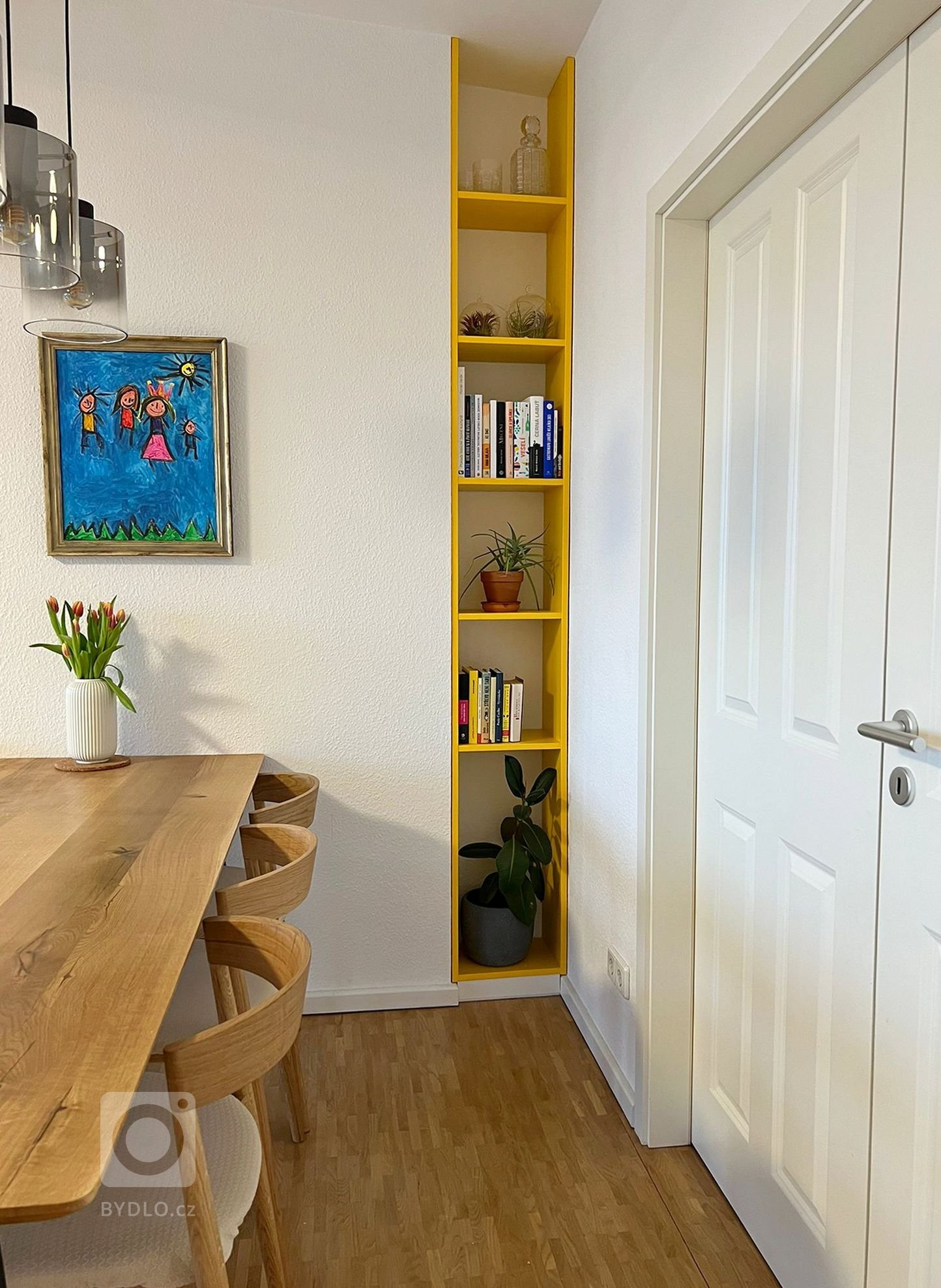 BYT V CIHLOVÉM DOMĚ 100M2 - PROJEKT NA DÁLKU ONLINE
Vzhledem k lokaci místa probíhal celý návrh interiéru na dálku. V době návrhu byly v bytě klientů nájemníci…