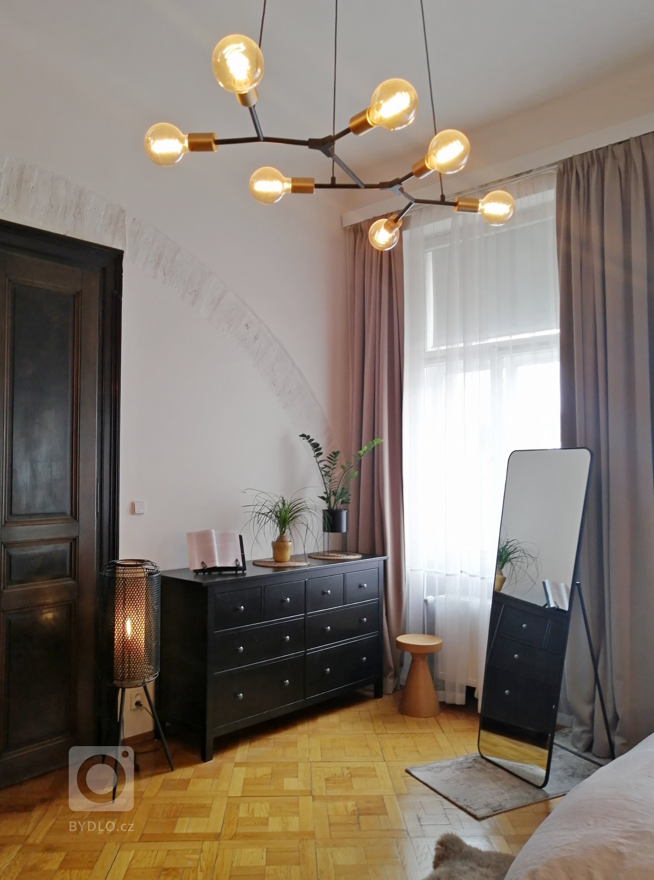 PROSTORNÝ NÁJEMNÍ BYT V CENTRU PRAHY U ul.NÁRODNÍ
Základní úvahou rekonstrukce tohoto bytu bylo dostat byt do původního dispozičního stavu - vrátit zpět…