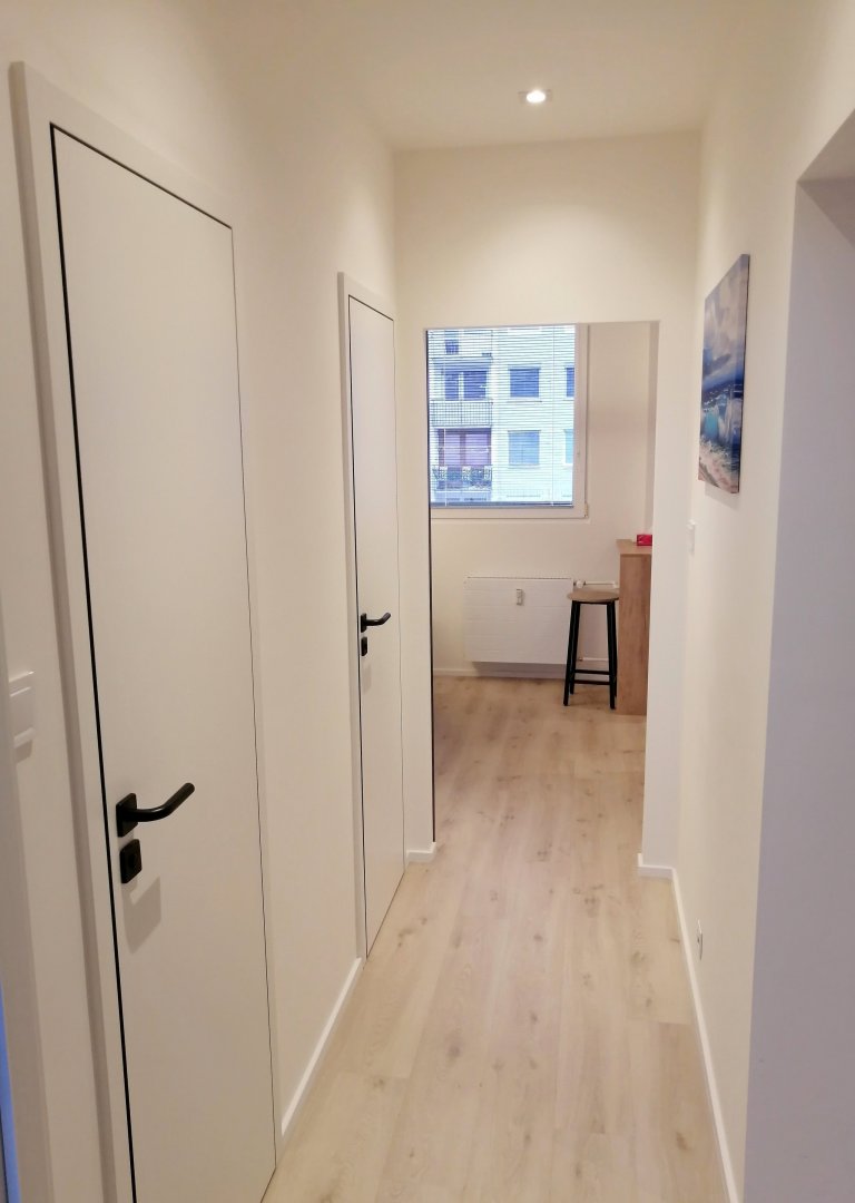 MODERNIZACE POVRCHŮ A VYBAVENÍ - KUCHYNĚ A KOUPELNA S WC
Poměrně veliký byt pro čtyřčlennou rodinu potřeboval již tzv. nový kabát. Klient požadoval bílé dveře,…