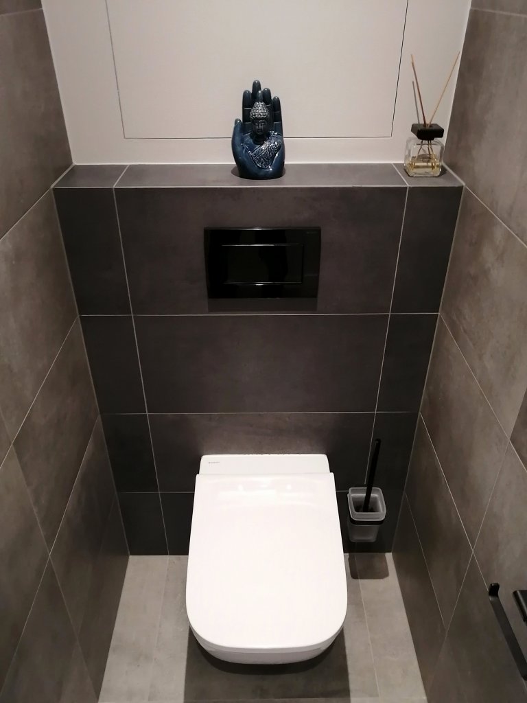 MODERNIZACE POVRCHŮ A VYBAVENÍ - KUCHYNĚ A KOUPELNA S WC
Poměrně veliký byt pro čtyřčlennou rodinu potřeboval již tzv. nový kabát. Klient požadoval bílé dveře,…