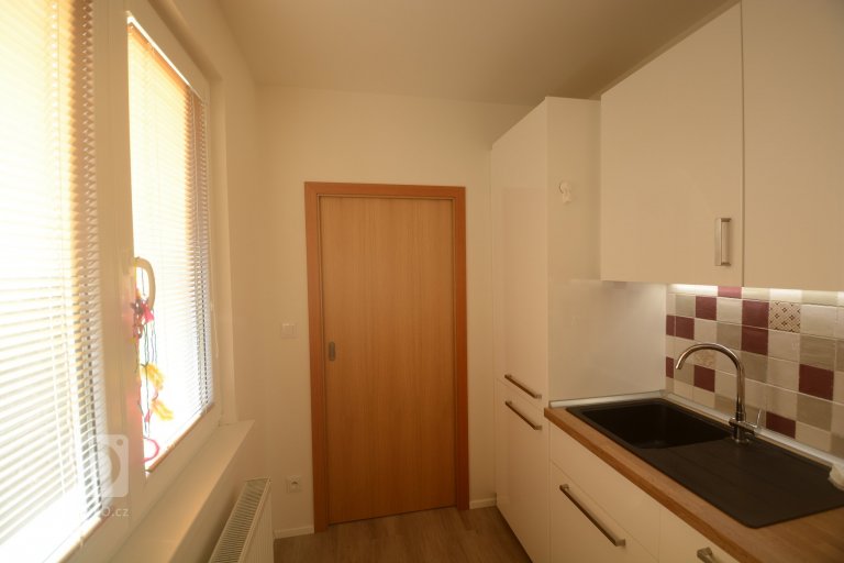 add picture to album