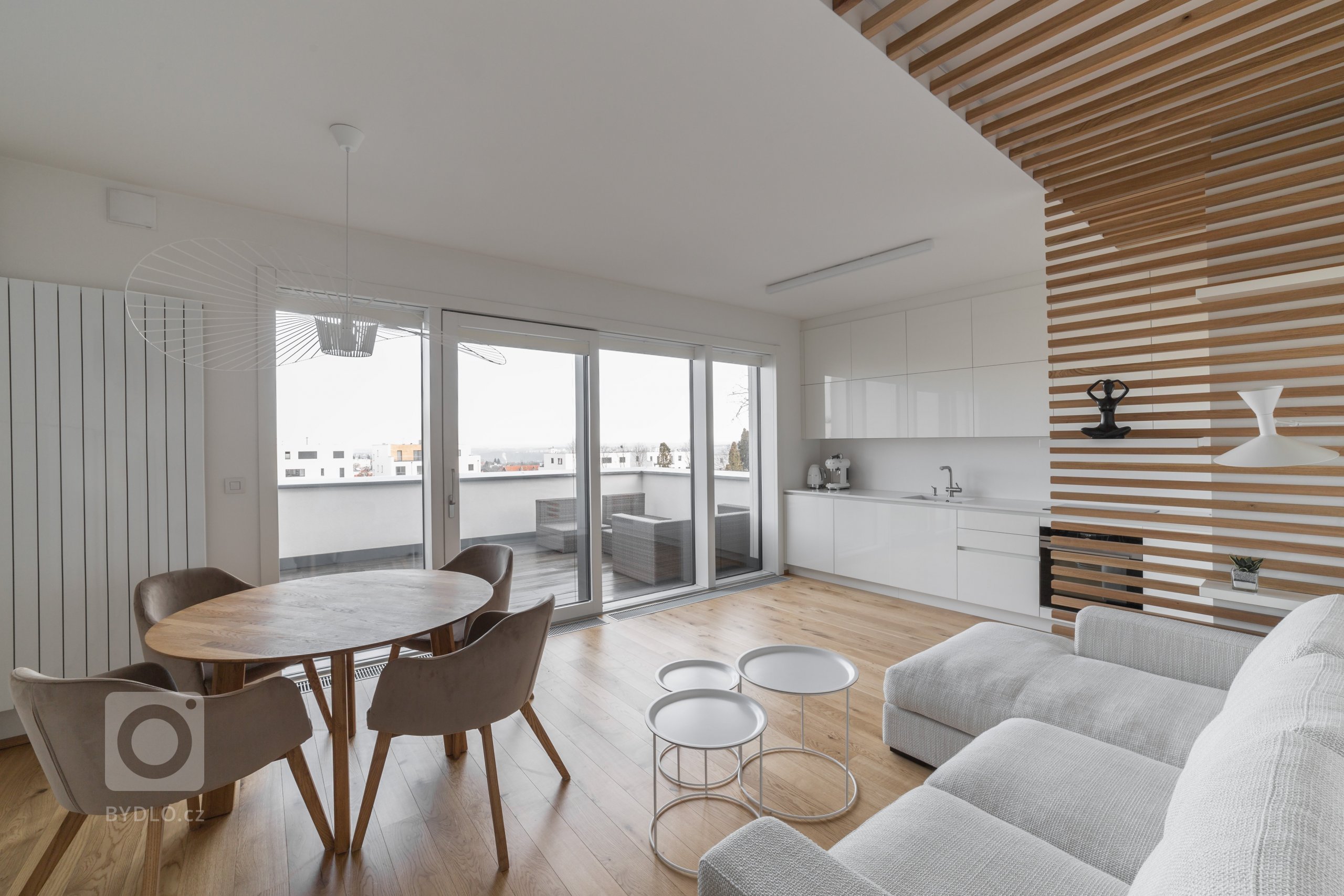 Práce na návrhu bytu v novostavbě La Crone pro nás byla moc hezkou výzvou. Majitelka - úžasná žena- si přála elegantní, jemný, světlý, vzdušný interiér.…