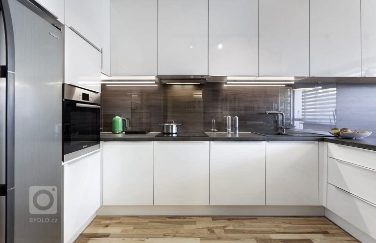 add picture to album