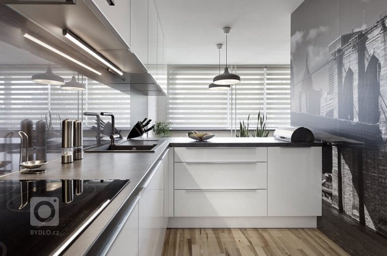 add picture to album