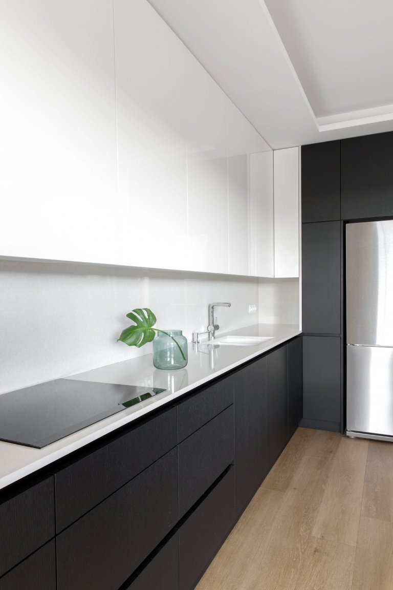 Jedná se o&nbsp; interiér dvojpodlažní vily v Horoměřicích. Celým domem se prolíná jednoduché minimalistické pojetí. Hlavní obytný prostor je hodně vzdušný,…