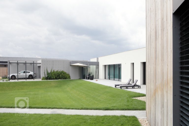 add picture to album