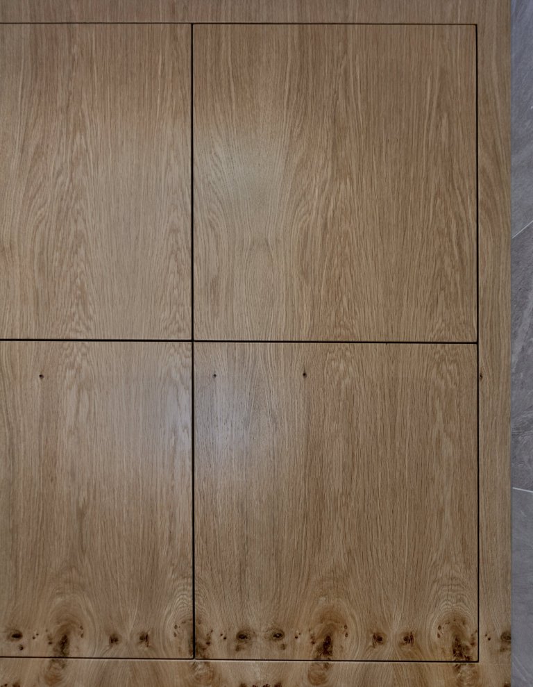 Rodinný dům ve Starých Hodějovicích má za úkol dobře sloužit početné rodině. I proto byl důraz kladen zejména na funkčnost. Soukromé pokoje jsou vybaveny…