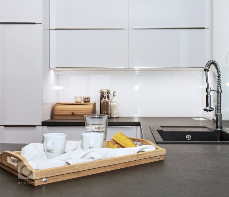 add picture to album