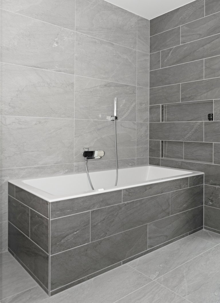 Rodinný dům ve Starých Hodějovicích má za úkol dobře sloužit početné rodině. I proto byl důraz kladen zejména na funkčnost. Soukromé pokoje jsou vybaveny…