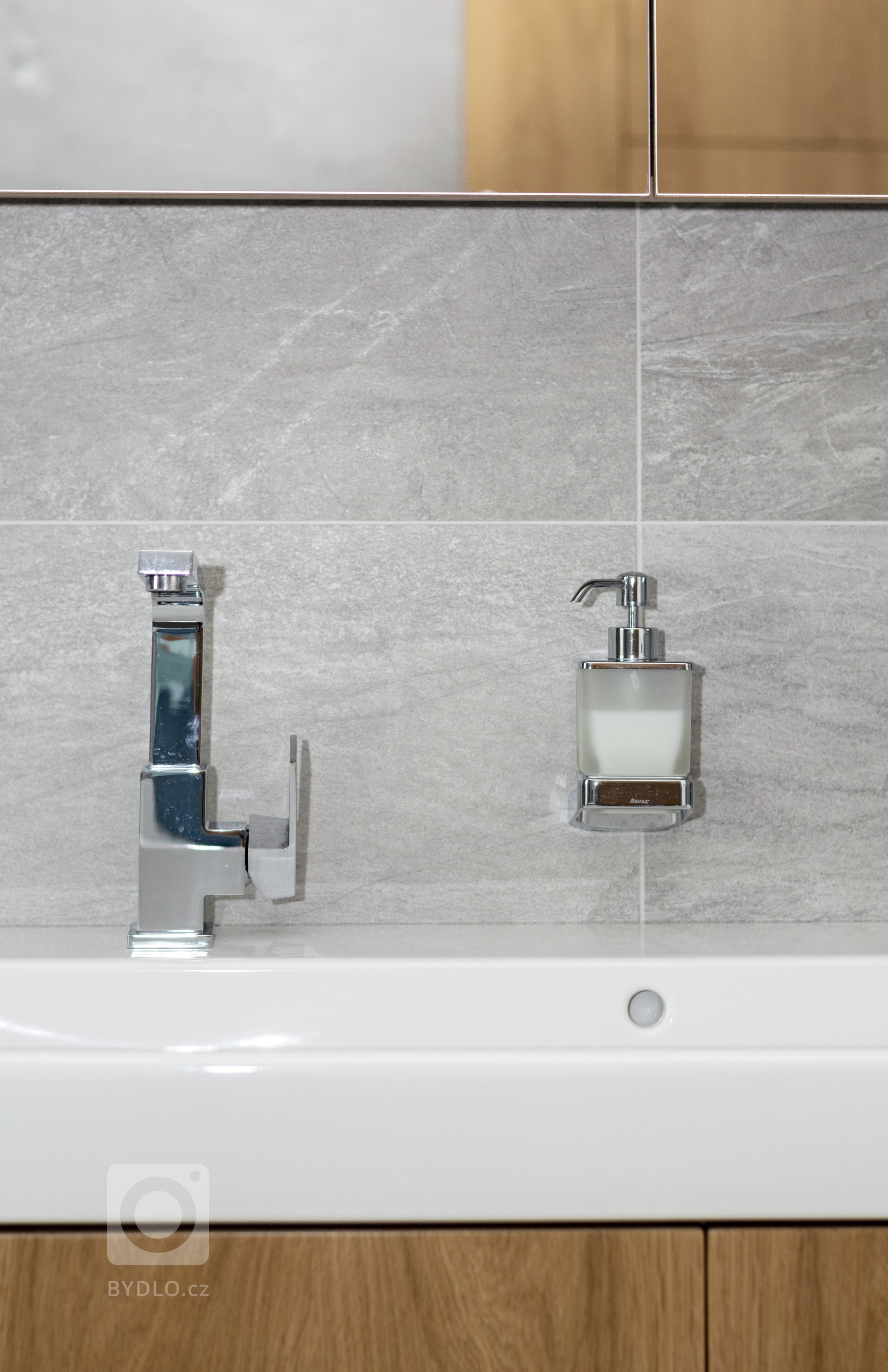 Rodinný dům ve Starých Hodějovicích má za úkol dobře sloužit početné rodině. I proto byl důraz kladen zejména na funkčnost. Soukromé pokoje jsou vybaveny…