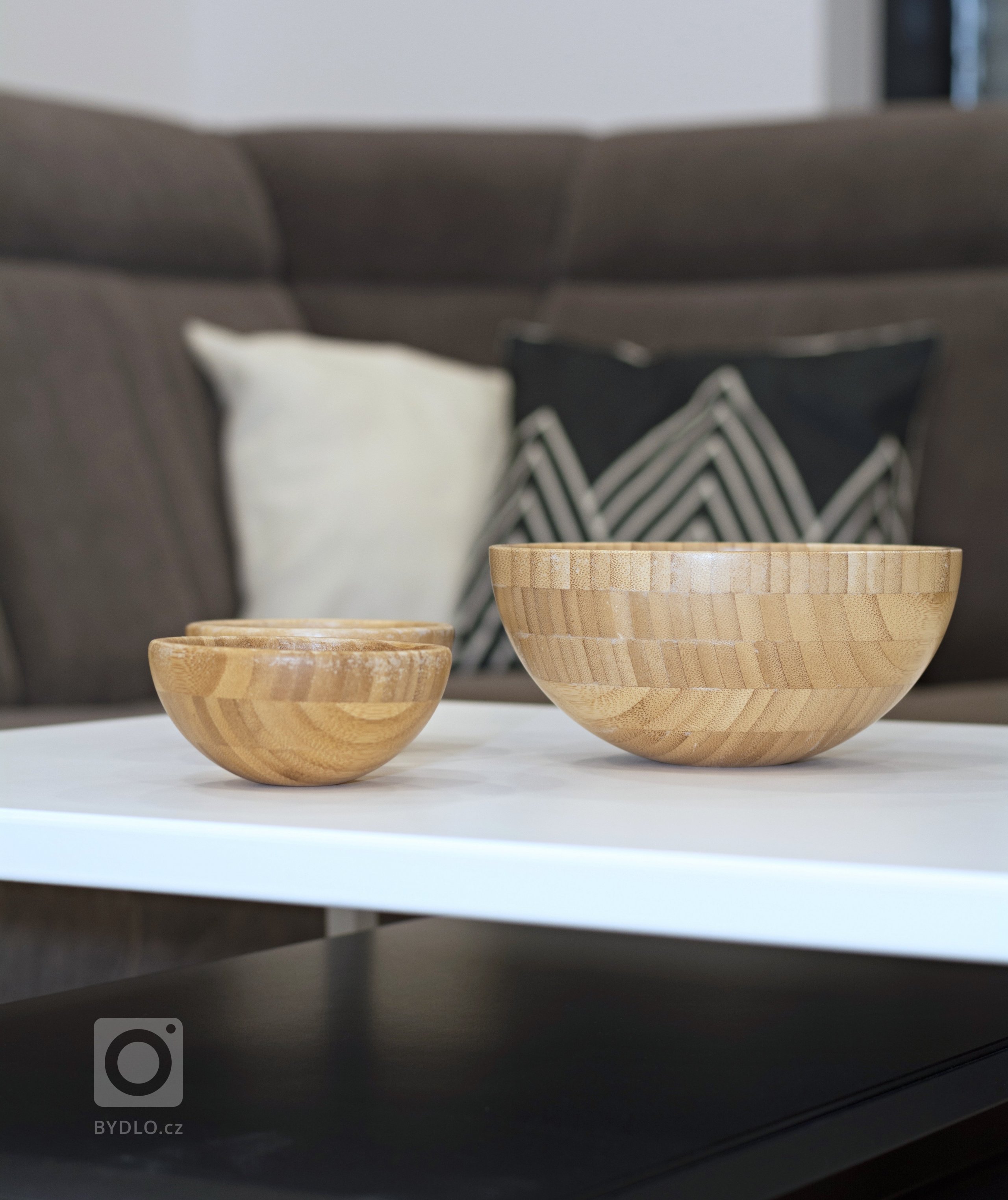 Rodinný dům ve Starých Hodějovicích má za úkol dobře sloužit početné rodině. I proto byl důraz kladen zejména na funkčnost. Soukromé pokoje jsou vybaveny…