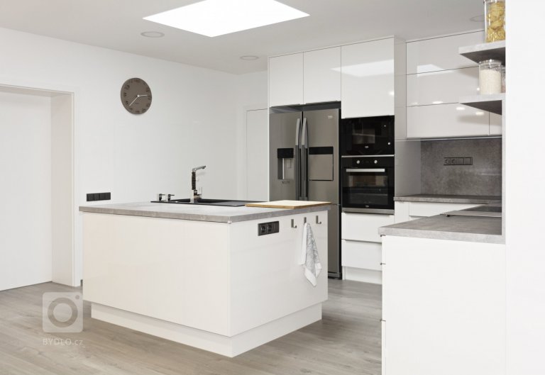 add picture to album