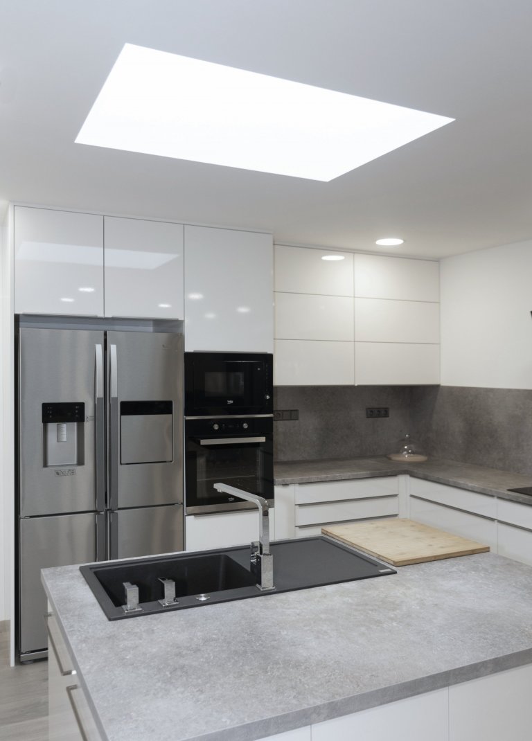 Rodinný dům ve Starých Hodějovicích má za úkol dobře sloužit početné rodině. I proto byl důraz kladen zejména na funkčnost. Soukromé pokoje jsou vybaveny…