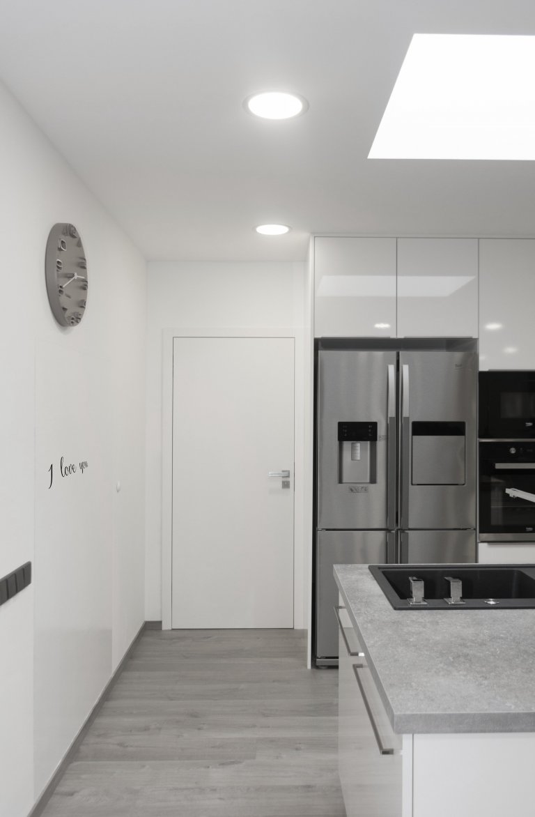 Rodinný dům ve Starých Hodějovicích má za úkol dobře sloužit početné rodině. I proto byl důraz kladen zejména na funkčnost. Soukromé pokoje jsou vybaveny…