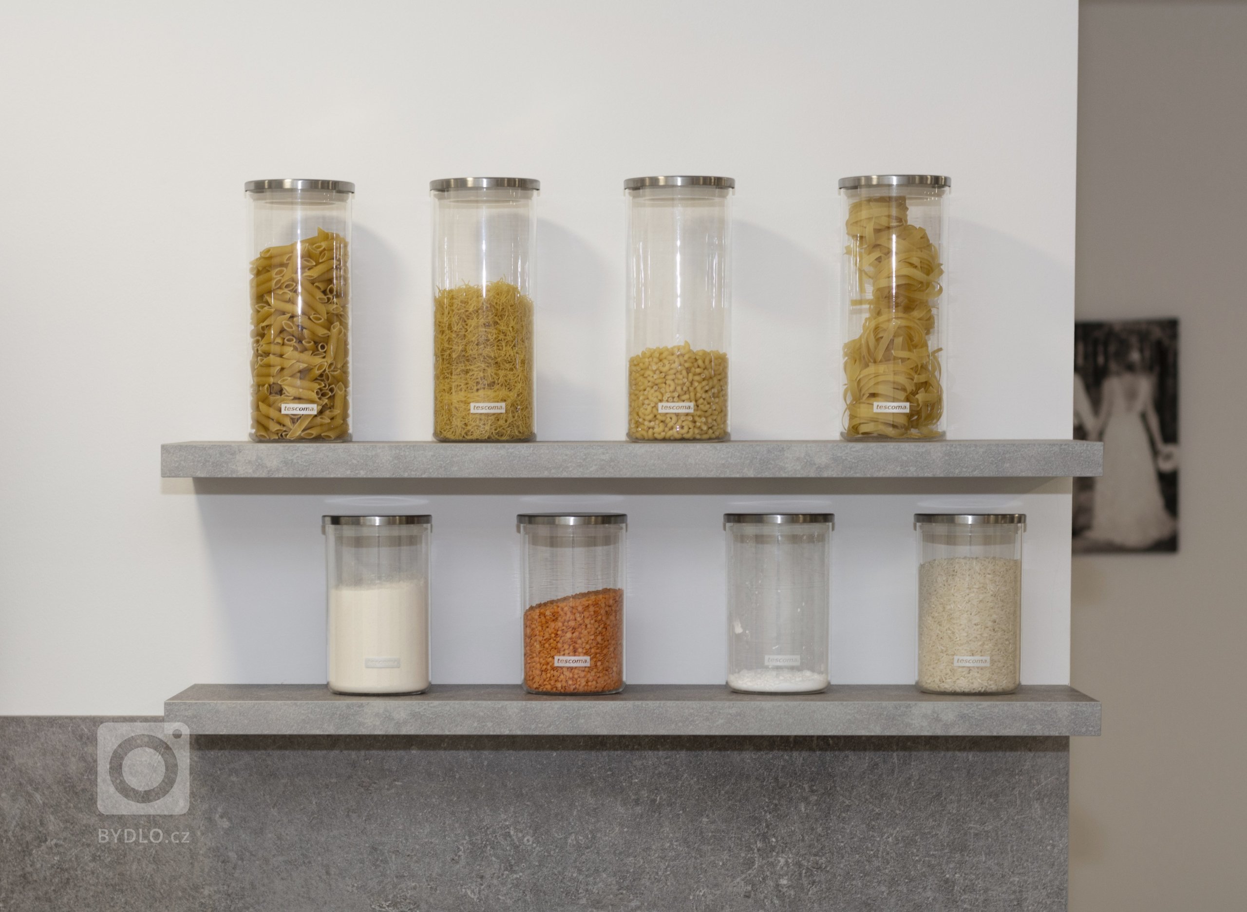 Rodinný dům ve Starých Hodějovicích má za úkol dobře sloužit početné rodině. I proto byl důraz kladen zejména na funkčnost. Soukromé pokoje jsou vybaveny…