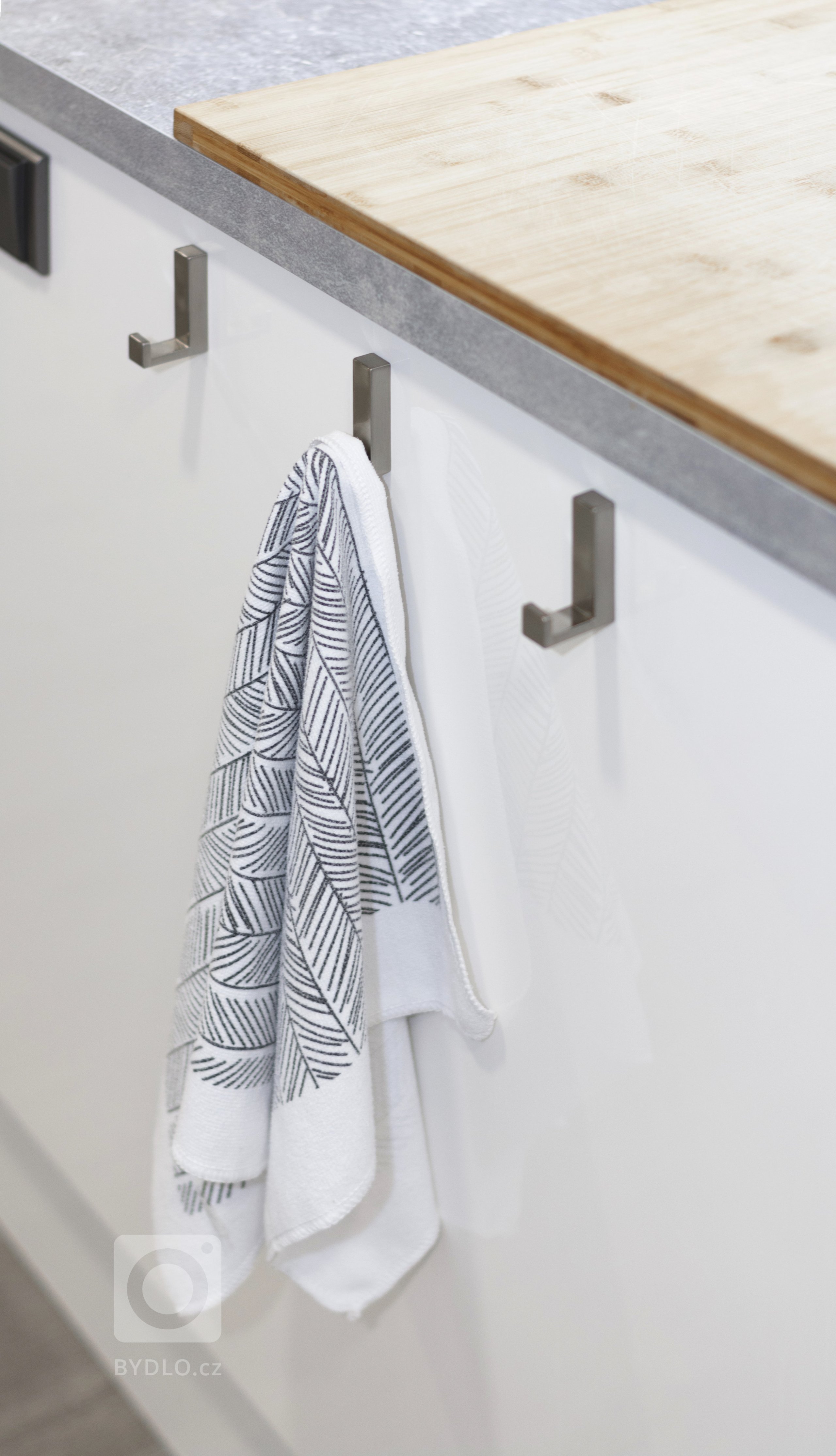 Rodinný dům ve Starých Hodějovicích má za úkol dobře sloužit početné rodině. I proto byl důraz kladen zejména na funkčnost. Soukromé pokoje jsou vybaveny…