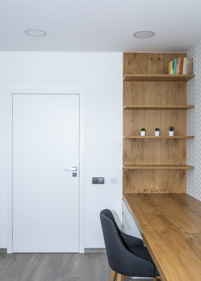 Rodinný dům ve Starých Hodějovicích má za úkol dobře sloužit početné rodině. I proto byl důraz kladen zejména na funkčnost. Soukromé pokoje jsou vybaveny…