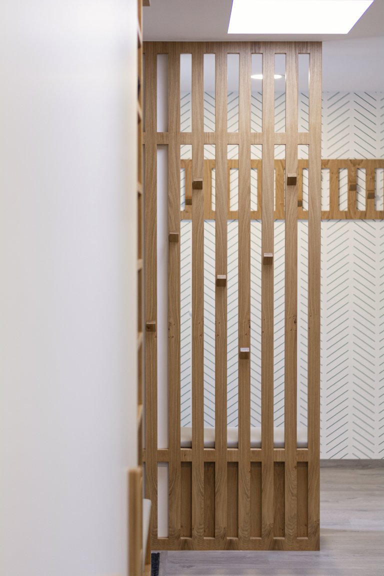 Rodinný dům ve Starých Hodějovicích má za úkol dobře sloužit početné rodině. I proto byl důraz kladen zejména na funkčnost. Soukromé pokoje jsou vybaveny…