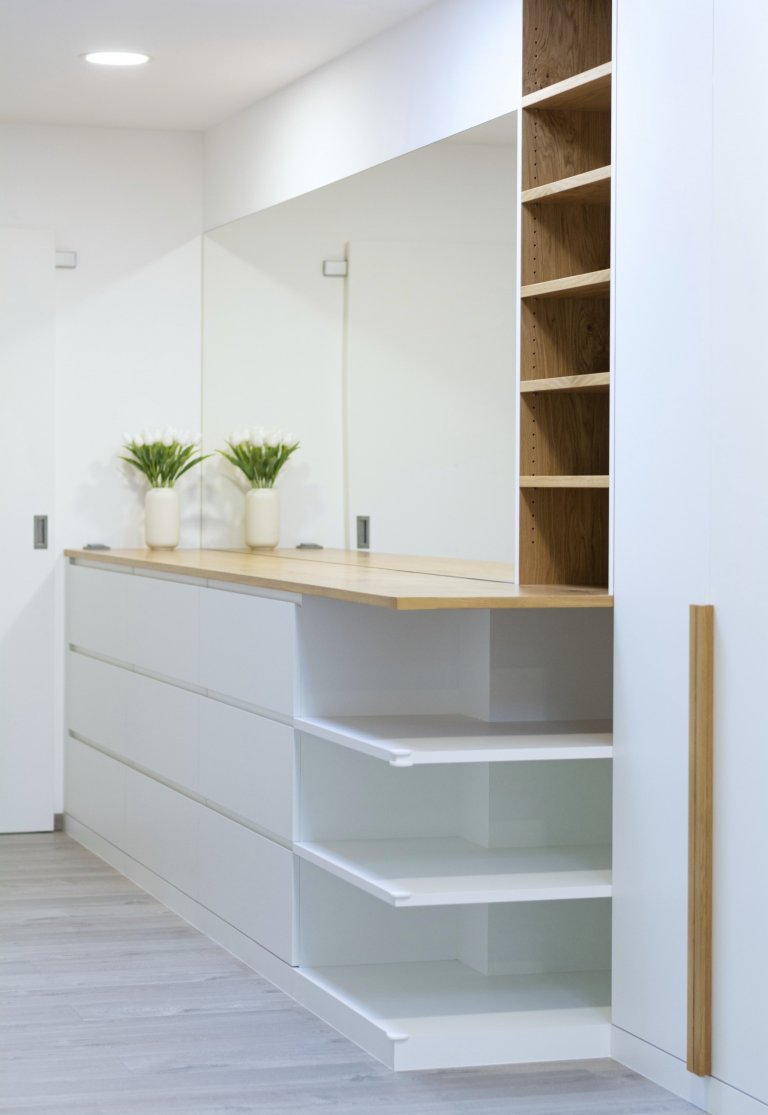 Rodinný dům ve Starých Hodějovicích má za úkol dobře sloužit početné rodině. I proto byl důraz kladen zejména na funkčnost. Soukromé pokoje jsou vybaveny…