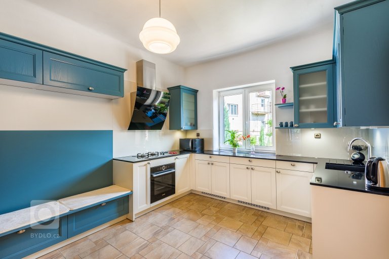 add picture to album