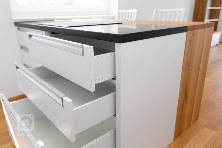 add picture to album