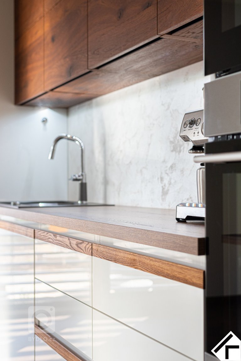 add picture to album