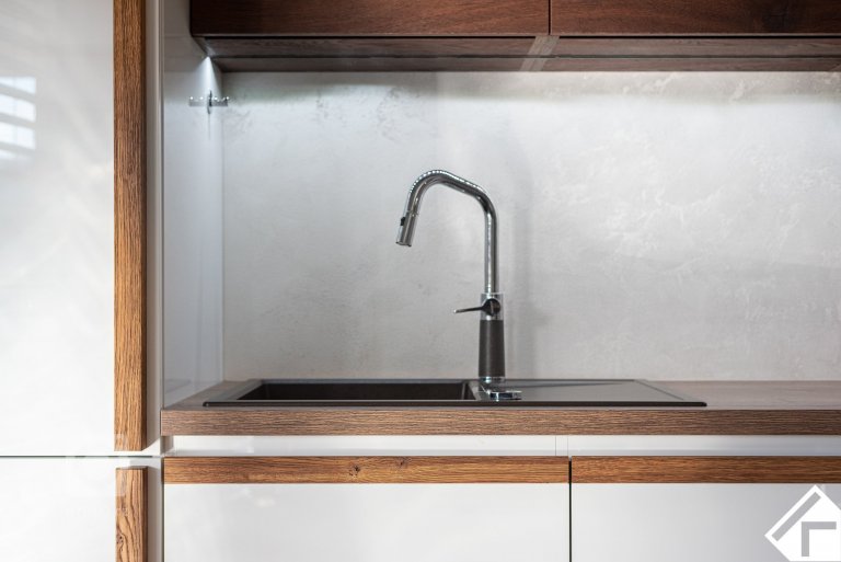 add picture to album