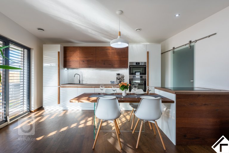 add picture to album