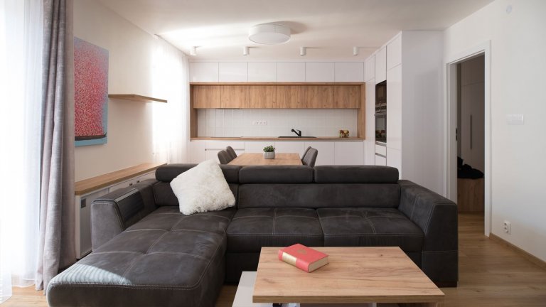 Sedací souprava do l v šedé barvě