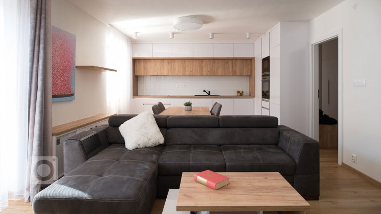 add picture to album