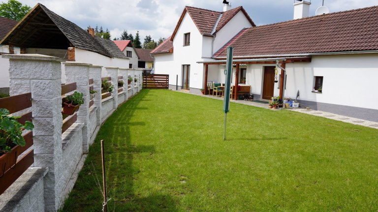 Stavební úpravy rodinného domu u Písku zahrnovaly v prvé řadě návrh v podobě architektonické studie, projektu, demoliční práce následované samotnou výstavbou.…