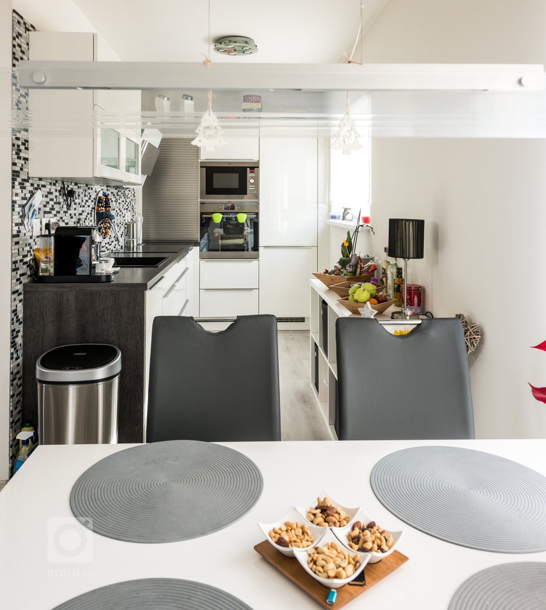 Rodinný dům &quot;U Hrdličků&quot;


Dispozice: 3+kk
Zastavěná plocha (m2): 57
&nbsp;

domek s podkrovím
možno upravit na 4+kk
1x koupelna
2x toaleta…