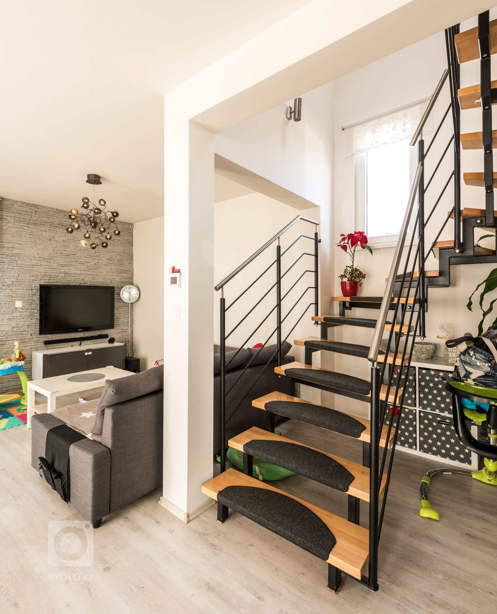 Rodinný dům &quot;U Hrdličků&quot;


Dispozice: 3+kk
Zastavěná plocha (m2): 57
&nbsp;

domek s podkrovím
možno upravit na 4+kk
1x koupelna
2x toaleta…