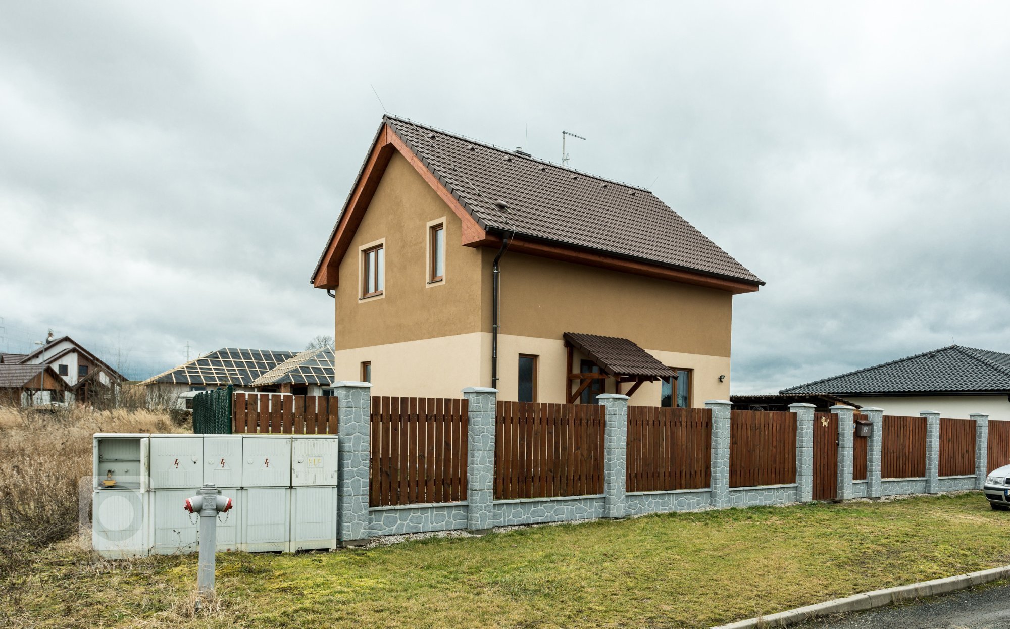 Rodinný dům &quot;U Hrubých&quot;


Dispozice: 5+kk
Zastavěná plocha (m2): 65.36
&nbsp;

domek s podkrovím
2x koupelna s toaletou
skladovací prostor…