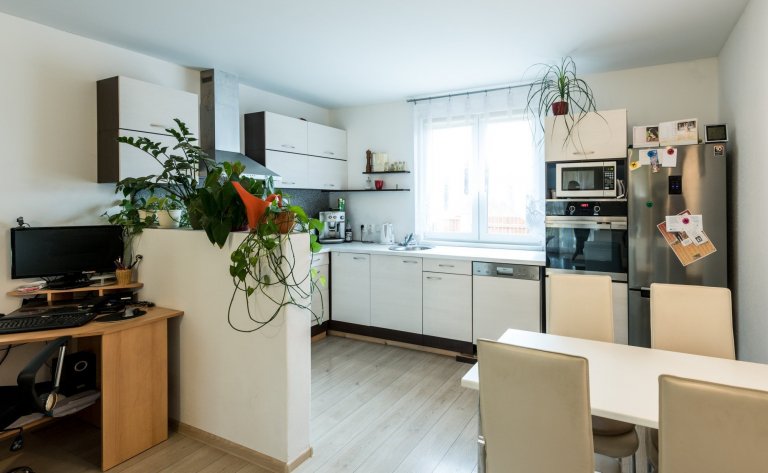 Rodinný dům &quot;U Hrubých&quot;


Dispozice: 5+kk
Zastavěná plocha (m2): 65.36
&nbsp;

domek s podkrovím
2x koupelna s toaletou
skladovací prostor…