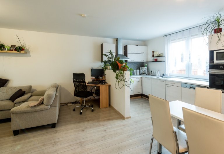 Rodinný dům &quot;U Hrubých&quot;


Dispozice: 5+kk
Zastavěná plocha (m2): 65.36
&nbsp;

domek s podkrovím
2x koupelna s toaletou
skladovací prostor…