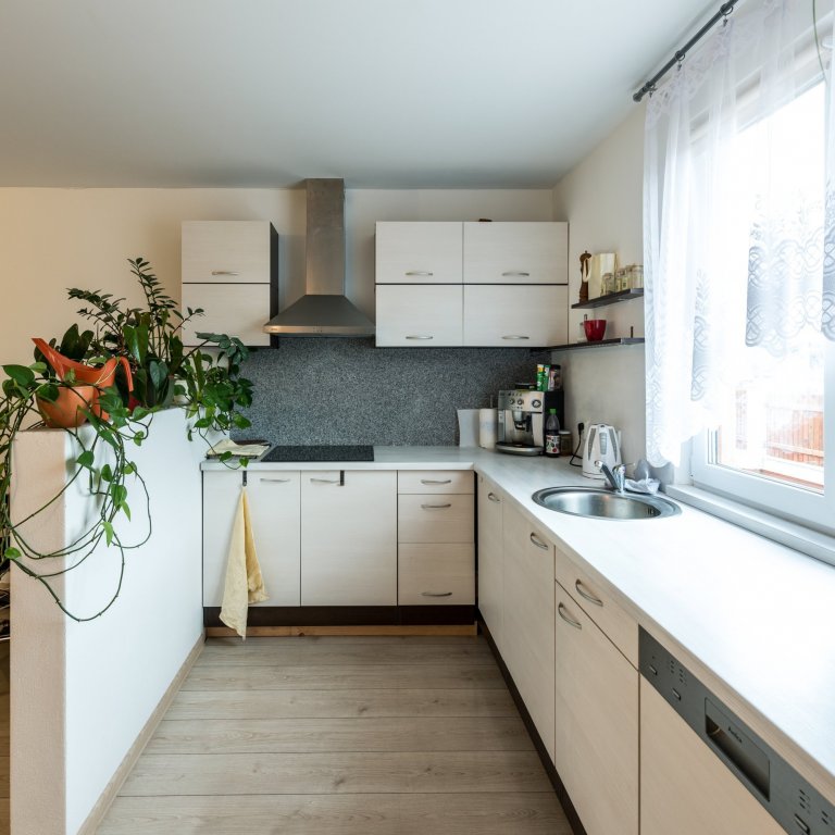 Rodinný dům &quot;U Hrubých&quot;


Dispozice: 5+kk
Zastavěná plocha (m2): 65.36
&nbsp;

domek s podkrovím
2x koupelna s toaletou
skladovací prostor…