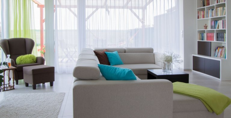 Do tohoto projektu jsem vstoupila až ve fázi, kdy byla hotová podlaha a dveře. Držela jsem se tudíž dané barevnosti, tzn. dřevěný dekor wenge v kombinaci s…