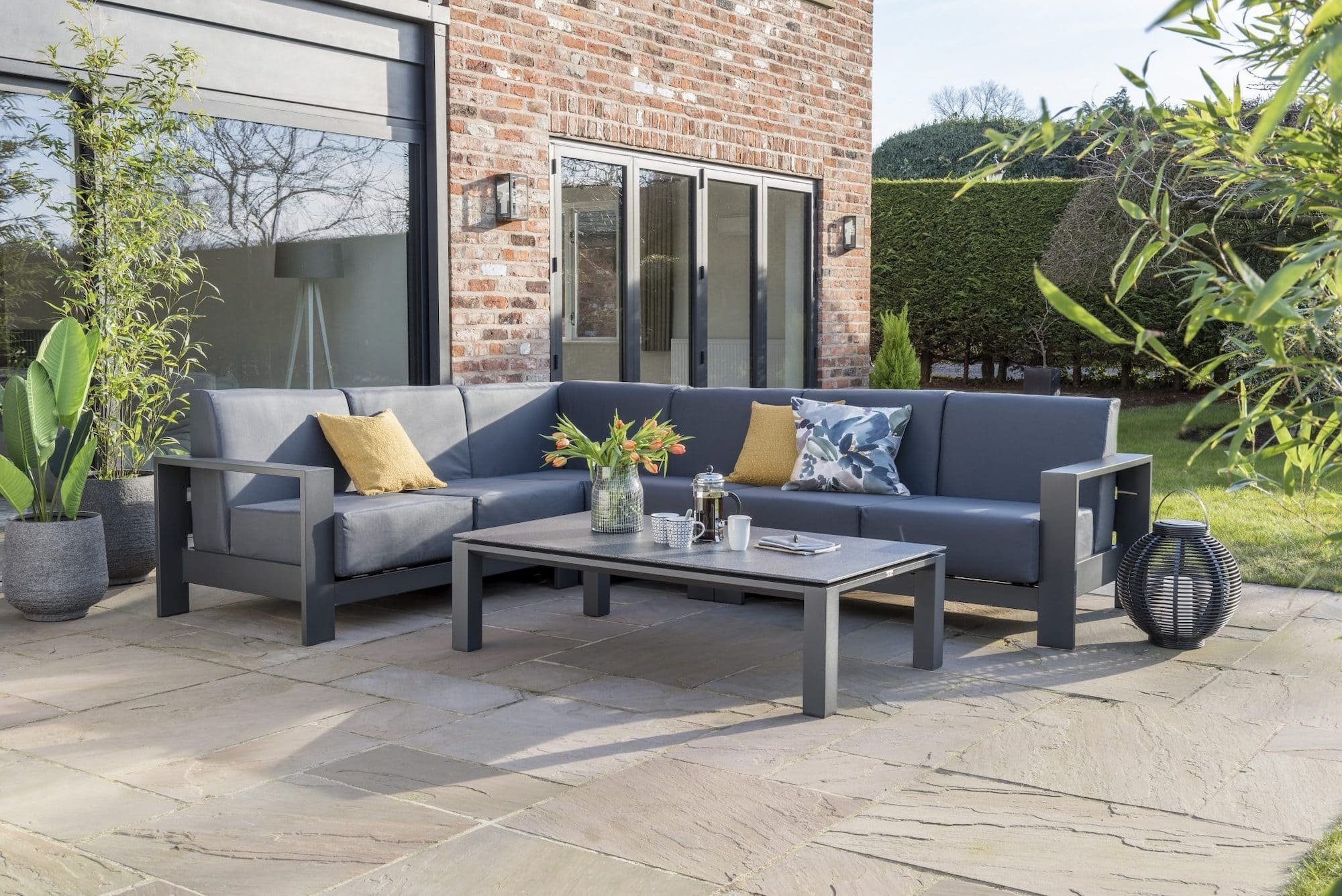 7 tipů, jak vybrat ten správný zahradní nábytek