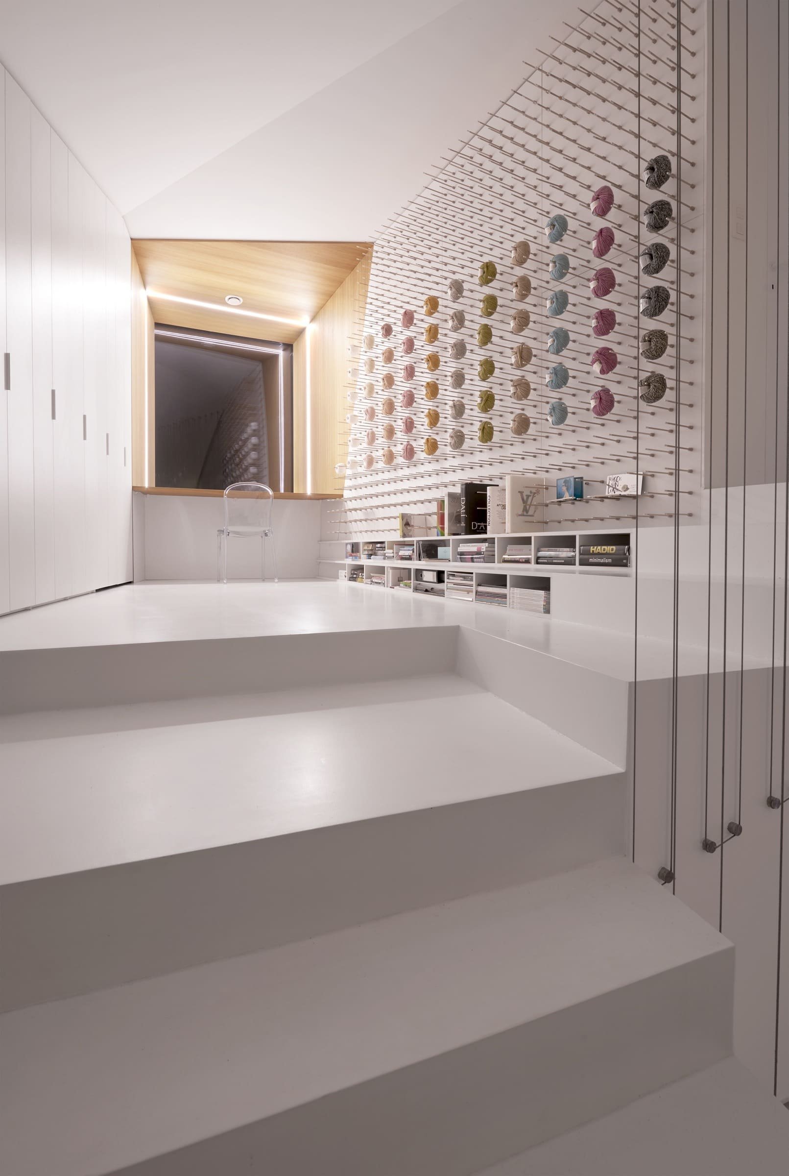 Atypický dvoupodlažní dům s unikátní střechou