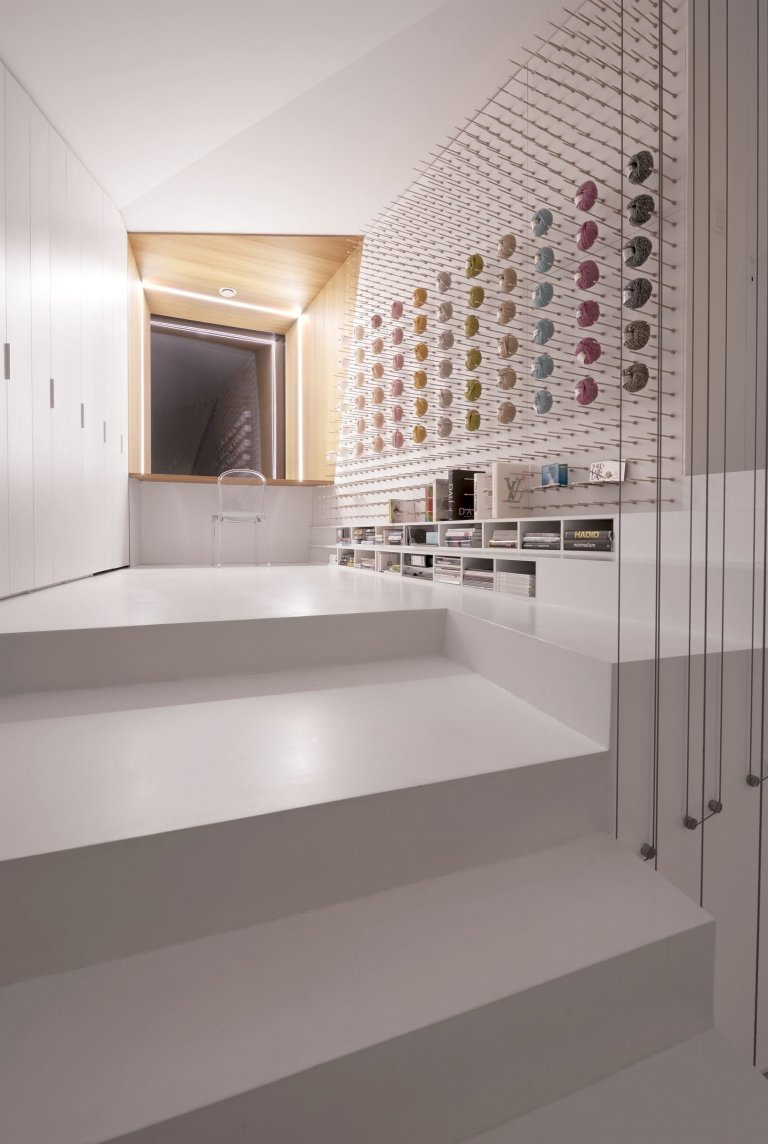 Atypický dvoupodlažní dům s unikátní střechou